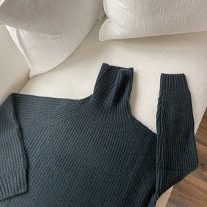 NWT cashmere Naadam sweater!!!